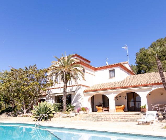 Exclusiva casa de camp amb piscina, jardins i vistes espectaculars - 8