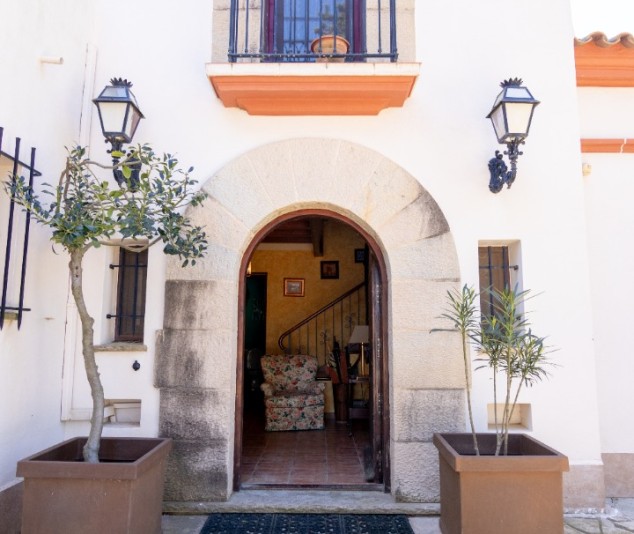 Exclusiva casa de camp amb piscina, jardins i vistes espectaculars - 11