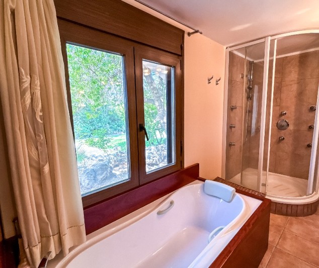Exclusiva casa de camp amb piscina, jardins i vistes espectaculars - 35