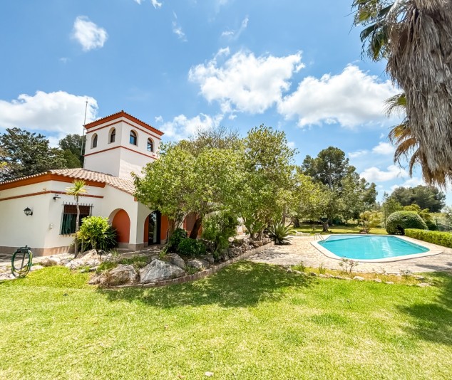 Exclusiva casa de camp amb piscina, jardins i vistes espectaculars - 1